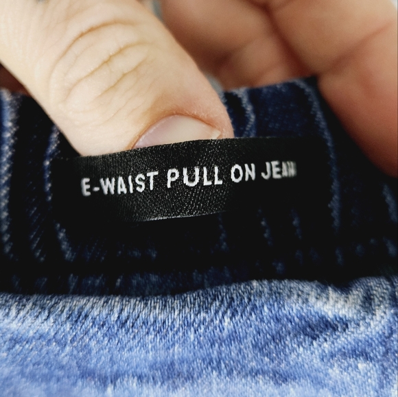 FREE ASSEMBLY | e-waist pull-on elastic waist stretch jeans - Picture 7 of 9